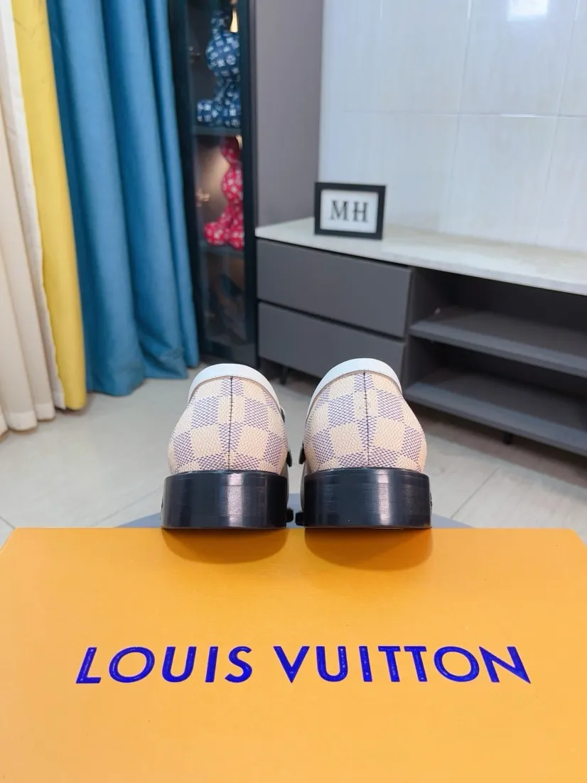 Ex-factory price 720🌹🌹High version [LV] Louis Vuitton's popular casual leather shoes🎖Fashionable and elegant🎖🎖Material: Original imported open-edge beaded cowhide, washed cowhide leather lining, original open-molded rubber outsole, high-end and classy, ​​elegant quality, instantly transforming into a handsome man ❤❤Standard\nNumber: 38-44